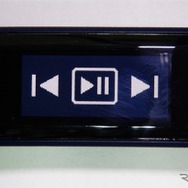 スマートフォンの音楽プレーヤーをコントロールすることも可能だ。