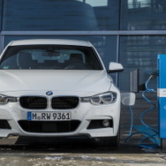 BMW 330e iパフォーマンス