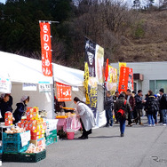 地元グルメや物産品も販売された（3月27日、スバルファンミーティング、栃木県佐野市・スバル研究実験センター）