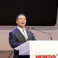 新型シビックを紹介するホンダのインドネシア4輪車生産販売合弁会社HPM社長である内田知樹氏