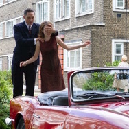 トム・ハーディ×エミリー・ブラウニング／『レジェンド 狂気の美学』　(C) 2015 STUDIOCANAL S.A. ALL RIGHTS RESERVED.