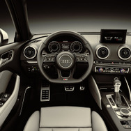 改良新型アウディ A3 スポーツバック e トロン