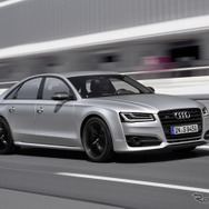 アウディ S8プラス