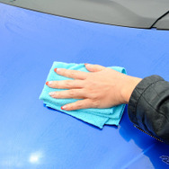 拭きあげは同梱の専用クロスで行う