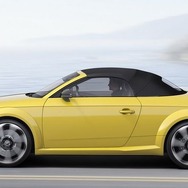 新型アウディ TT RS ロードスター