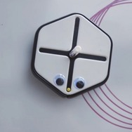 六角形の本体が印象的　画像出典：Harvard University「Meet Root: The Robot that Brings Coding to Life」動画の一部