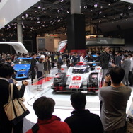 平日も賑わいをみせている東京モーターショー2015