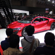 平日も賑わいをみせている東京モーターショー2015