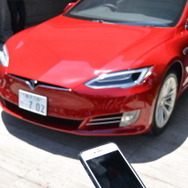 テスラ モデルS 自動駐車機能サモン
