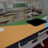 カラフルな什器設備