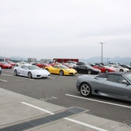 駐車場もフェラーリだらけ