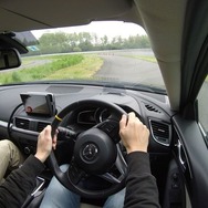 マツダのG-VECTORING CONTROL（イメージ）