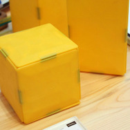 内田洋行が展示する算数・数学用教材「立体図形構成模型」　1セット36,504円（税込）