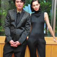 『高台家の人々』間宮祥太朗＆水原希子／photo：Naoki Kurozu