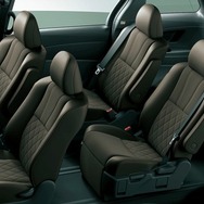 トヨタ エスティマ AERAS PREMIUM-G（2WD・7人乗り・内装色ブラック/シート色バーガンディ）