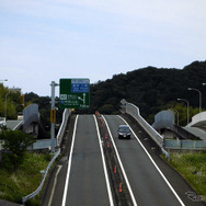 伊勢神宮、内宮と外宮を結ぶ旧街道・古市参宮街道を歩く。江戸時代のにぎわいを感じる猿田彦神社や麻吉旅館へ（AIR & BUS成田発伊勢行きツアー）
