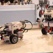 レゴエデュケーションブースには小学校高学年向け教材「マインドストーム EV3」の姿も