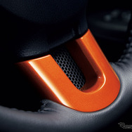 ホンダ N-ONE プレミアムツアラー特別仕様車 SSアーバンブラックパッケージ アクセントカラーガーニッシュ付本革巻ステアリングホイール