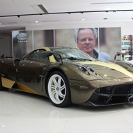 「イタリア・パガーニ社製の高級スポーツカー『ウアイラ』（Huayra）