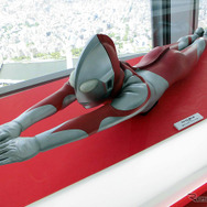 撮影で使われたウルトラマン・ウルトラセブン・ウルトラマンジャックの「飛び人形」。まるで墨田区上空を飛んでるよう（「東京スカイツリー ウルトラ作戦第634号」、6月10日～7月21日）