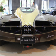 「イタリア・パガーニ社製の高級スポーツカー『ウアイラ』（Huayra）