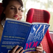 『マン・アップ！60億分の1のサイテーな恋のはじまり』　(C) STUDIOCANAL Limited/British Broadcasting Corporation 2014. All Rights Reserved.　