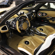 日本に輸入されたモデルには『BEWITH Prime Ensemble for Huayra』が搭載されている