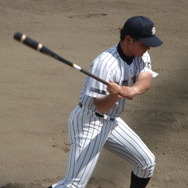 シートノックをする瀬谷の平野監督