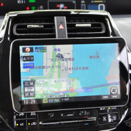 上下に32mmスライドが可能で、運転者のベストポジションに固定できる