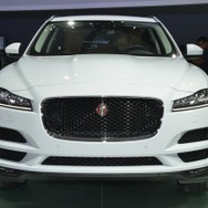 ジャガー F-PACE（東京モーターショー15）