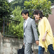 “祝・誕生日”西島秀俊＆竹内結子／『クリーピー』　-（C）2016「クリーピー」製作委員会