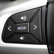 ステアリングスイッチも軽乗用車と共通