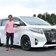 HKSの新サスペンションキット「ハイパーマックス G」を装着した、トヨタ アルファードと、片岡英明氏