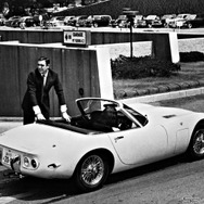 1967年 「007は二度死ぬ」 日本を舞台に制作された本作、日本を代表する名車「トヨタ 2000GT」が起用された。
