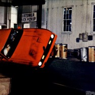 1971年「007 ダイヤモンドは永遠に 」シリーズ中、意外に登場するのがアメ車だ。本作では『フォード・マスタング マック1』がラスベガスで暴れまくる。