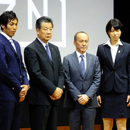 日本バレーボールリーグ機構・嶋岡健治会長、JTサンダーズ・越川優選手、NECレッドロケッツ・古賀紗理那選手などが登壇したVリーグ記者発表（2016年6月29日）