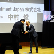 日本バレーボールリーグ機構・嶋岡健治会長、JTサンダーズ・越川優選手、NECレッドロケッツ・古賀紗理那選手などが登壇したVリーグ記者発表（2016年6月29日）