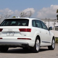 アウディ Q7
