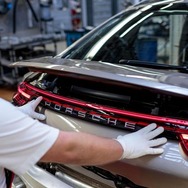 ドイツ・ライプツィヒ工場で一貫生産されるポルシェ パナメーラ 新型