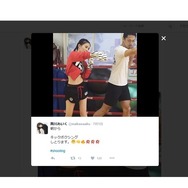 モデル・舞川あいく、美しすぎる腹筋披露…キックボクシングやテニスに挑戦