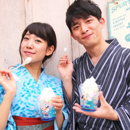 リバティ・ランディング・ダイナー「クリーム・シェイブアイス（ブルーゼリー＆レモンシロップ）、スーベニアカップ付き」（￥860）in東京ディズニーシー