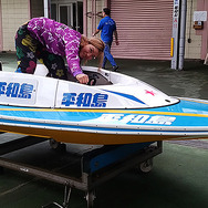 照れながら“モンキーターン”を見せてくれた富樫麗加選手