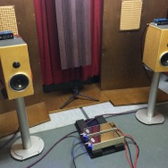 イース・コーポレーションの試聴室。