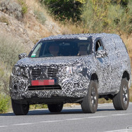 日産　NP300 ナバラSUV スクープ写真