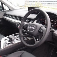 アウディ Q7