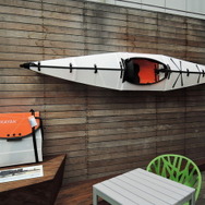 アメリカの建築家が考案し、製品化された折り畳めるカヤック『Oru Kayak』