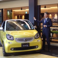 東京羽田空港のMerceds me Tokyo HANEDAで開催された発表会。人物はメルセデス・ベンツ日本の上野金太郎社長。
