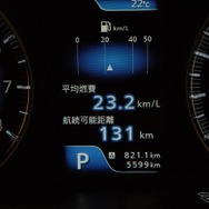 ツーリングを終えたときの実燃費は21.1km/リットル。メーター誤差は9％強。タンク容量は37リットルで、800km超のドライブだとワンタンクでは届かない。