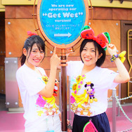 “Get Wet”の看板も！／「アクアトピア“びしょ濡れ”バージョン」