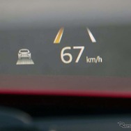 車線をはみ出すと、はみ出した側の車線をオレンジ色に変化させて警告する